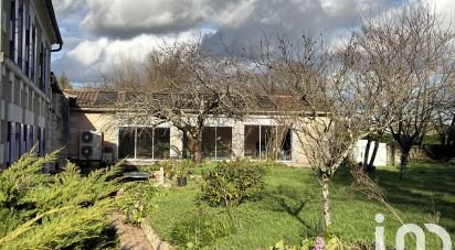 Country house 8 rooms of 276 m² in Pessines (17810)