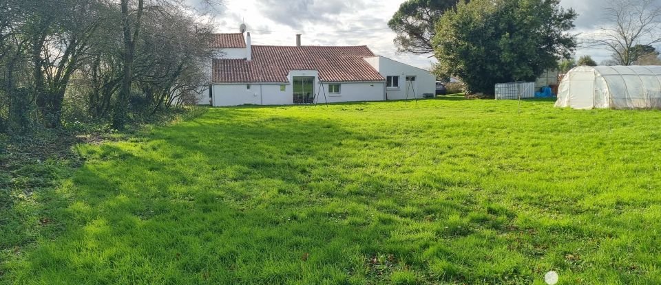 Maison traditionnelle 5 pièces de 153 m² à Saint-Martin-Lars-en-Sainte-Hermine (85210)