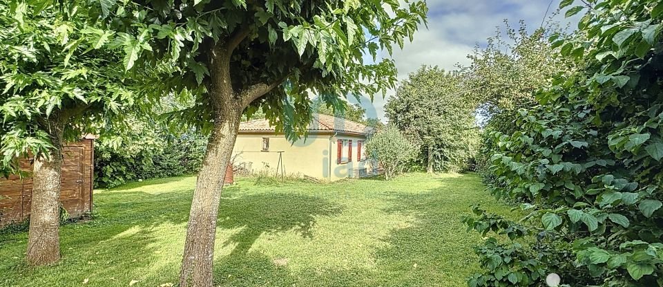 Traditional house 5 rooms of 107 m² in Nailloux (31560)