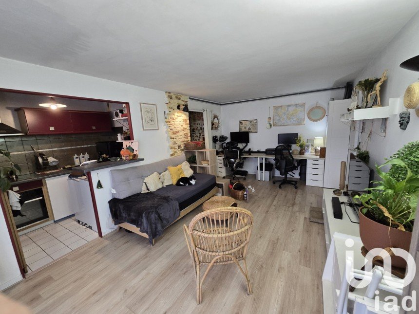 Apartment 2 rooms of 42 m² in Bondy (93140)