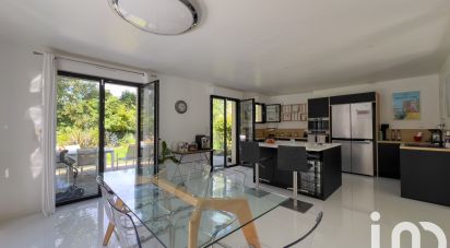 Maison 8 pièces de 215 m² à Chevry-Cossigny (77173)