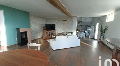 Traditional house 5 rooms of 155 m² in Genouillé (17430)