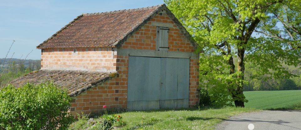 Maison de campagne 8 pièces de 209 m² à - (46800)