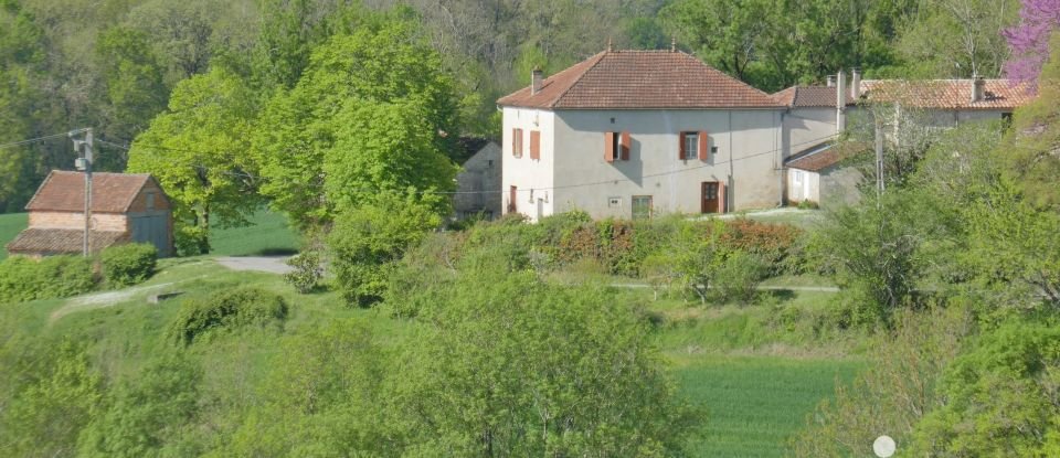 Maison de campagne 8 pièces de 209 m² à - (46800)