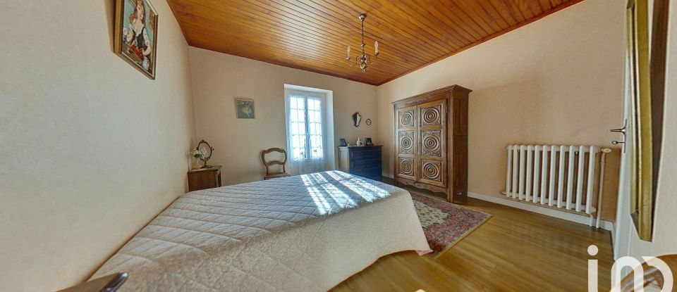 Traditional house 6 rooms of 166 m² in Le Croisty (56540)