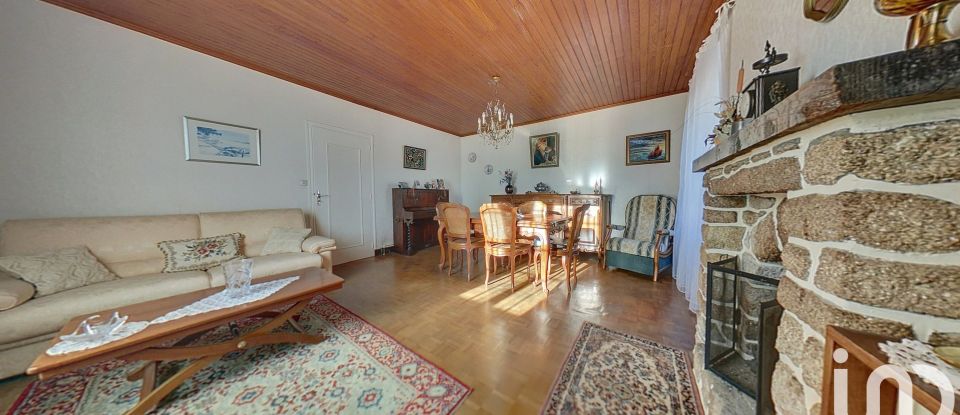 Traditional house 6 rooms of 166 m² in Le Croisty (56540)