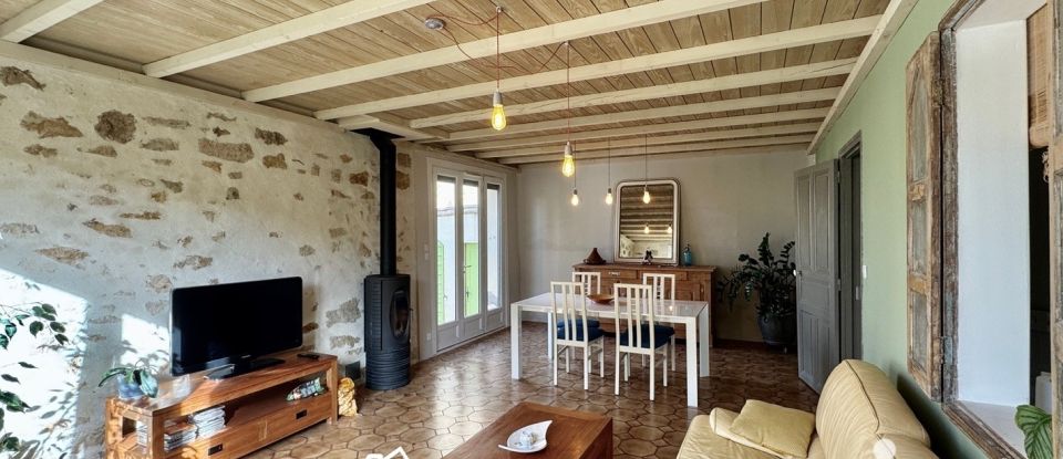 Traditional house 4 rooms of 105 m² in Saint-André-de-Roquelongue (11200)