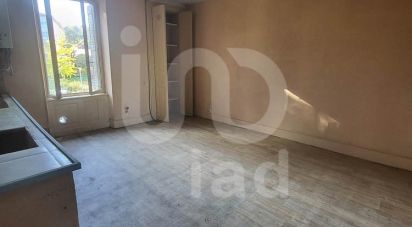 Appartement 4 pièces de 95 m² à Saint-Éloy-les-Mines (63700)