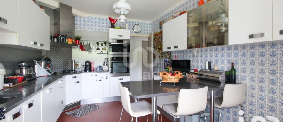 House 6 rooms of 275 m² in Saint-Affrique (12400)