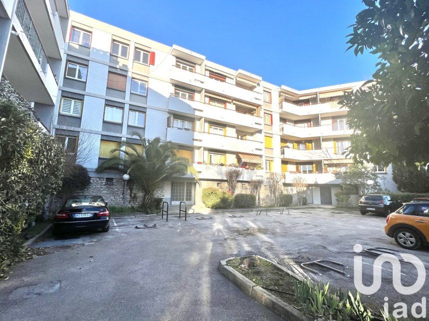 Apartment 3 rooms of 54 m² in Nîmes (30000)