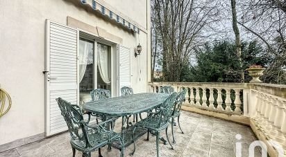 Traditional house 6 rooms of 150 m² in Orly (94310)