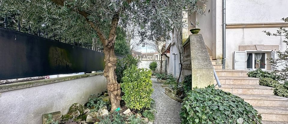 Traditional house 6 rooms of 150 m² in Orly (94310)