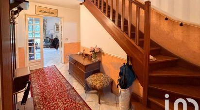 Traditional house 6 rooms of 159 m² in Le Chesnay (78150)