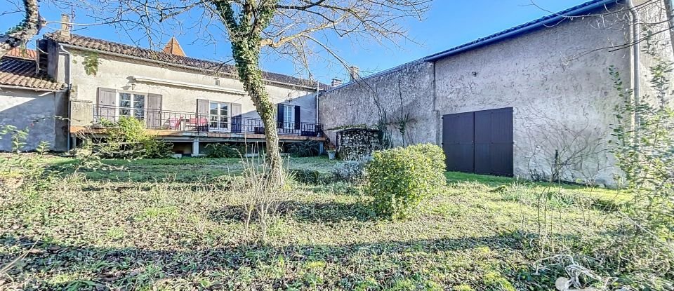 Maison traditionnelle 5 pièces de 138 m² à Roquefort (47310)