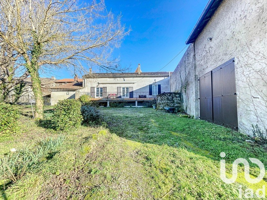 Maison traditionnelle 5 pièces de 138 m² à Roquefort (47310)