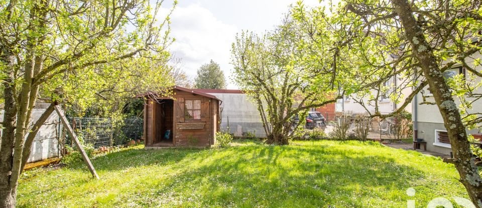 Maison traditionnelle 7 pièces de 120 m² à Yerres (91330)