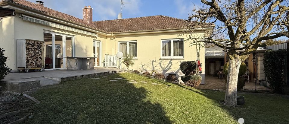 Maison 7 pièces de 220 m² à Burnhaupt-le-Bas (68520)