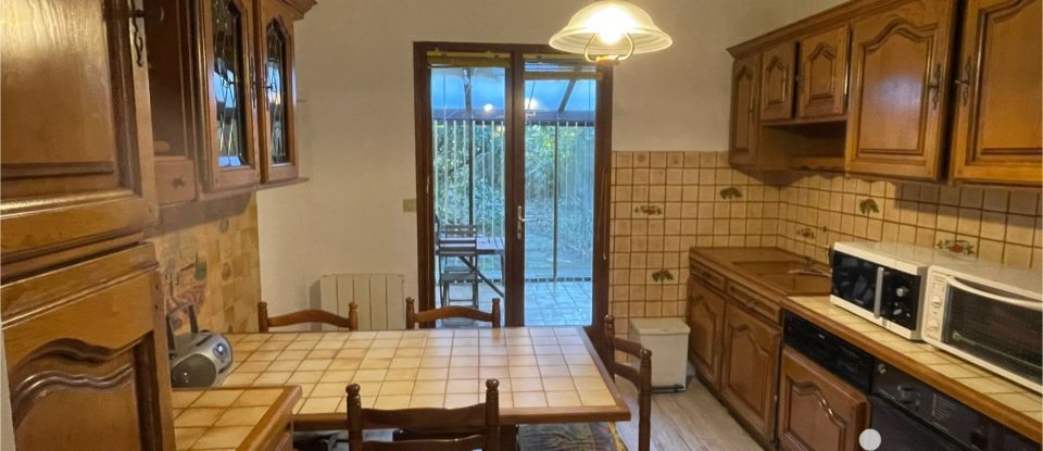 Traditional house 4 rooms of 109 m² in Montélimar (26200)