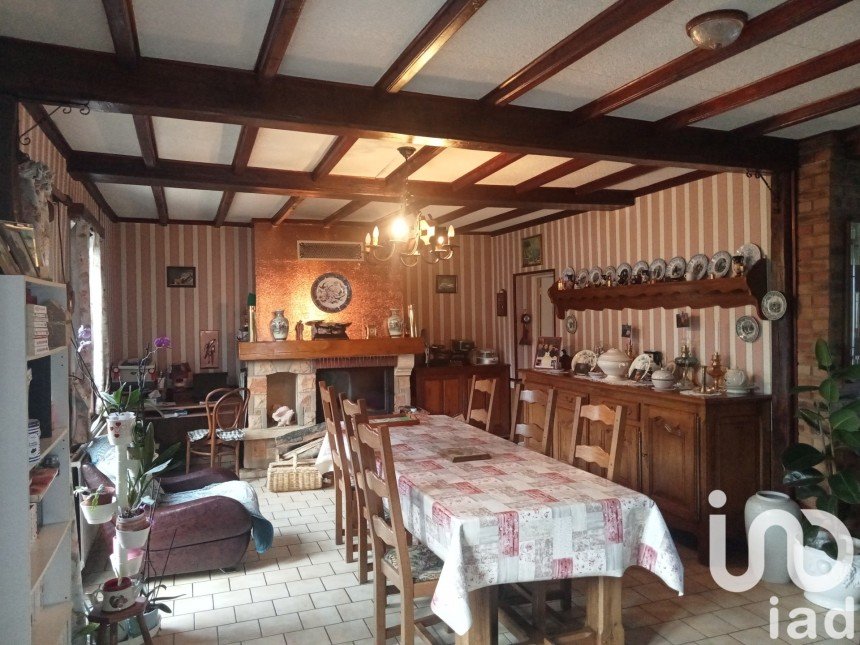 House 4 rooms of 82 m² in Noyers-Saint-Martin (60480)