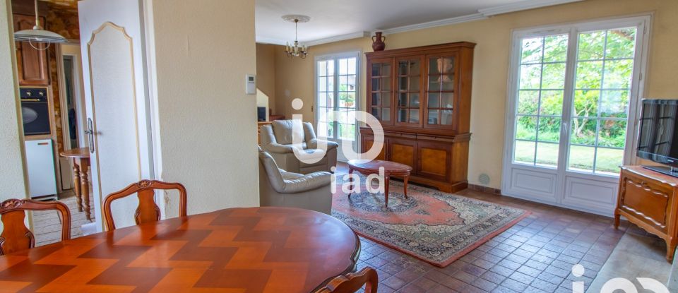 Traditional house 6 rooms of 127 m² in Rosny-sur-Seine (78710)