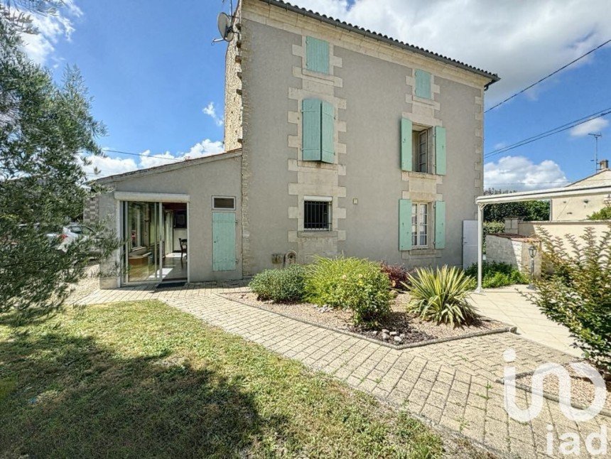 House 6 rooms of 175 m² in Maillé (85420)