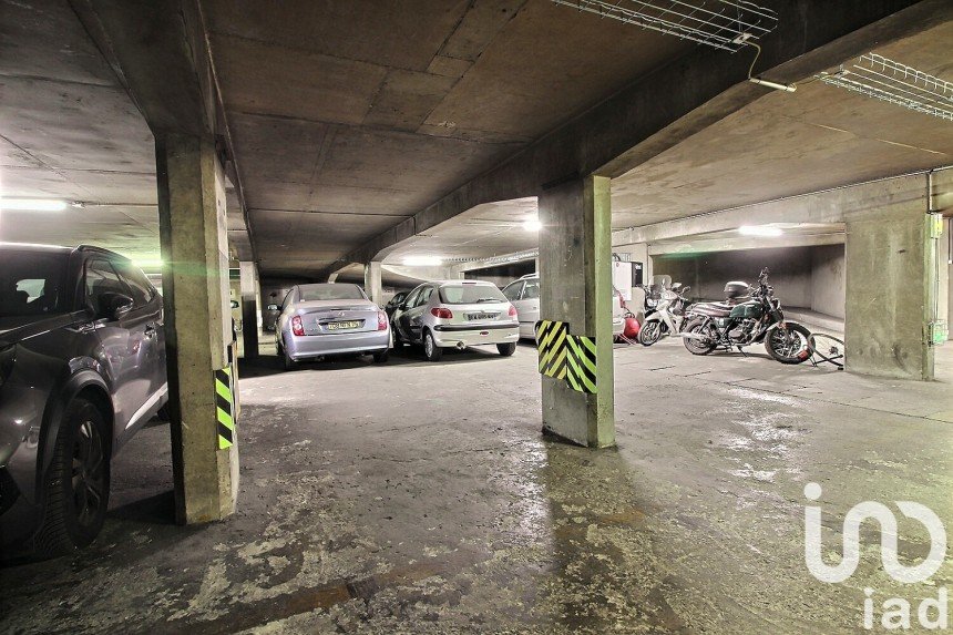 Parking of 12 m² in Paris (75003)