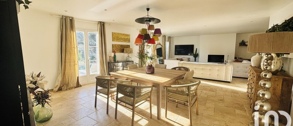 Maison traditionnelle 5 pièces de 170 m² à Grimaud (83310)