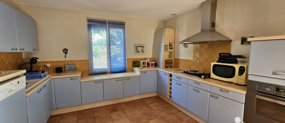 Traditional house 5 rooms of 122 m² in Le Thoronet (83340)