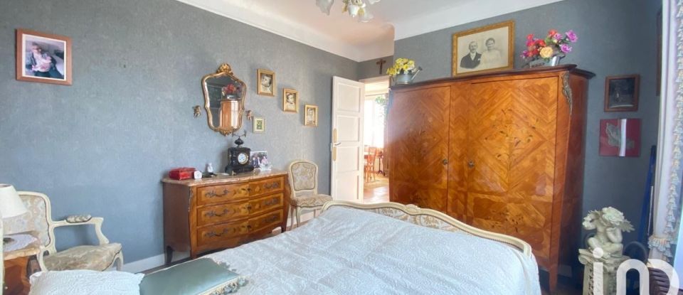 Traditional house 5 rooms of 90 m² in Trappes (78190)