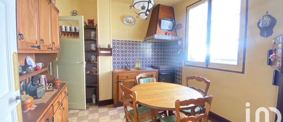 Traditional house 5 rooms of 90 m² in Trappes (78190)