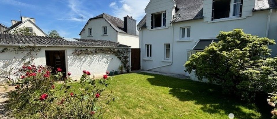 Traditional house 6 rooms of 102 m² in Plonévez-du-Faou (29530)