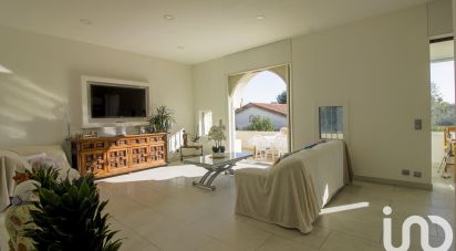 Maison 7 pièces de 245 m² à Cagnes-sur-Mer (06800)