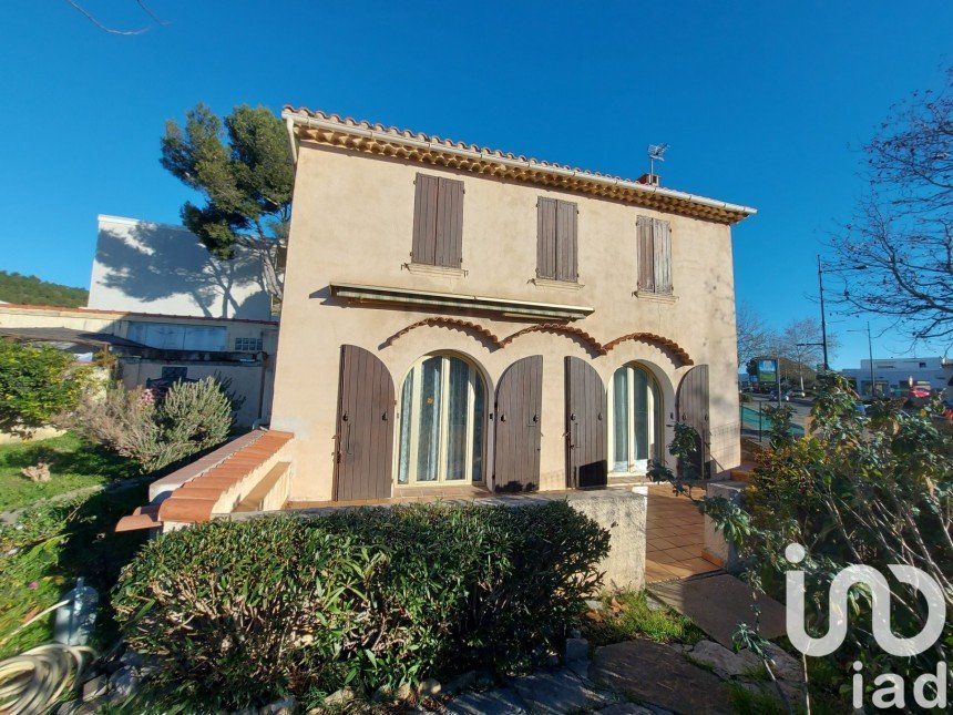 Traditional house 5 rooms of 102 m² in Six-Fours-les-Plages (83140)