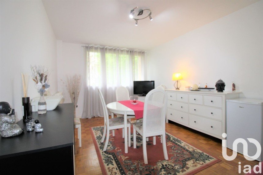 Apartment 3 rooms of 56 m² in Combs-la-Ville (77380)