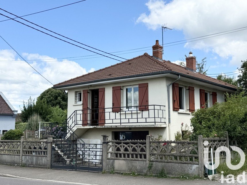 House 4 rooms of 63 m² in Montceau-les-Mines (71300)