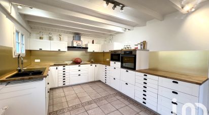 Maison 8 pièces de 265 m² à Galgon (33133)