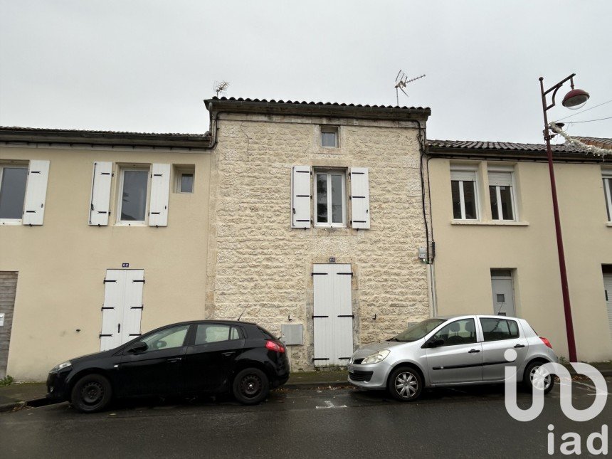 Apartment 3 rooms of 67 m² in La Couronne (16400)