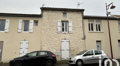 Apartment 3 rooms of 67 m² in La Couronne (16400)