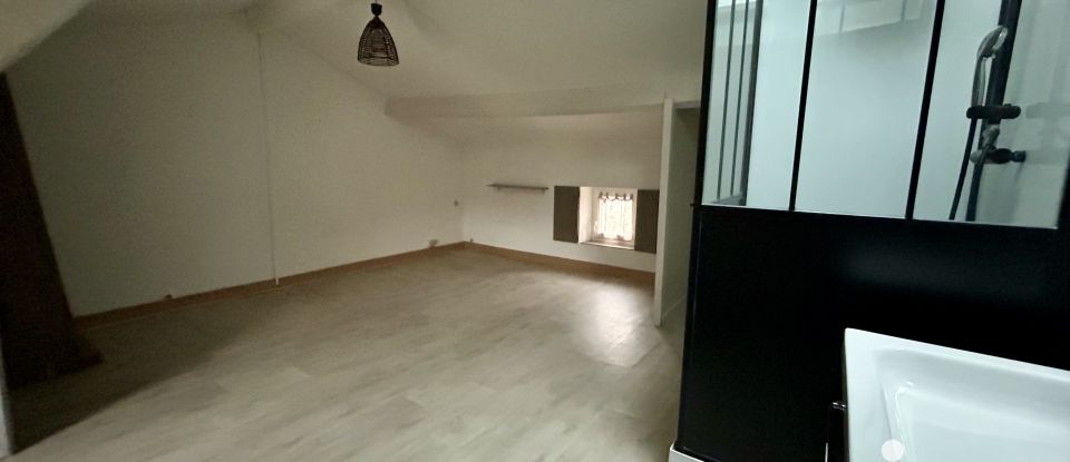 Apartment 3 rooms of 67 m² in La Couronne (16400)