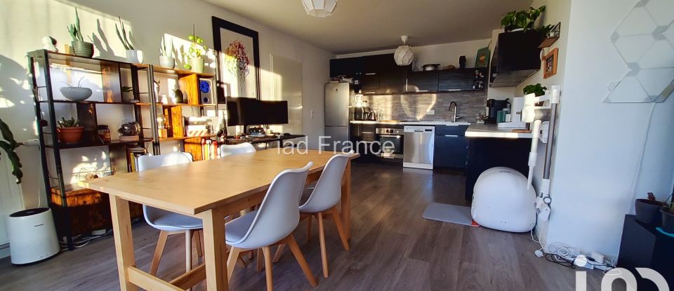 Apartment 3 rooms of 70 m² in Plaisir (78370)