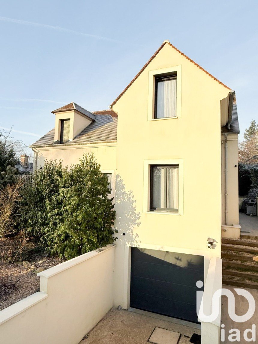 House 6 rooms of 131 m² in Vigny (95450)