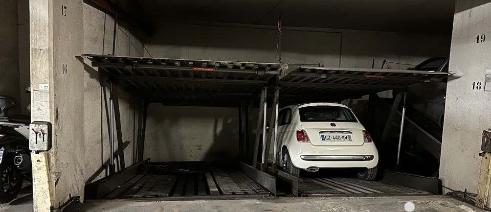 Parking of 12 m² in Paris (75017)