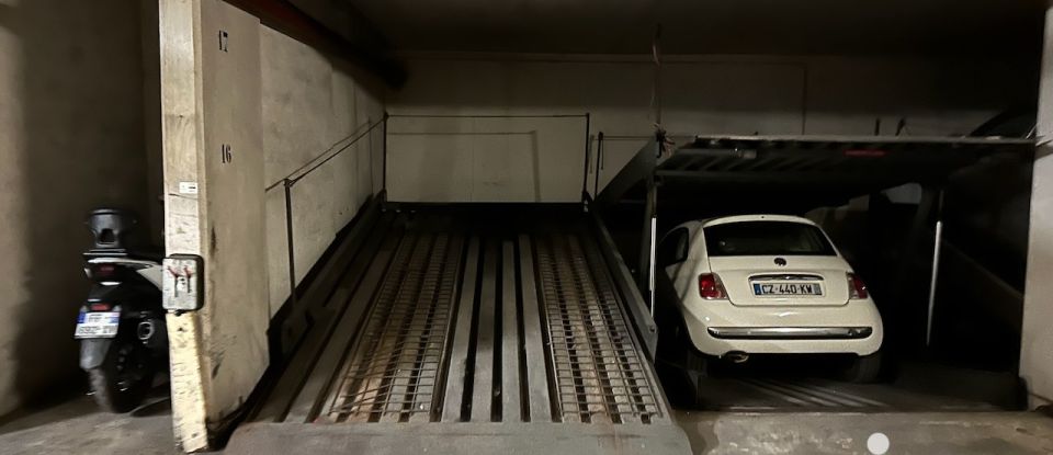 Parking of 12 m² in Paris (75017)