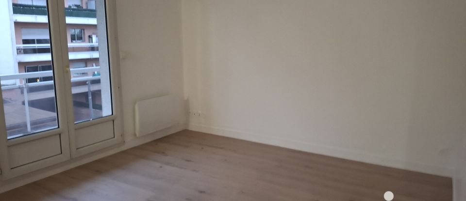 Apartment 1 room of 28 m² in Clichy-sous-Bois (93390)