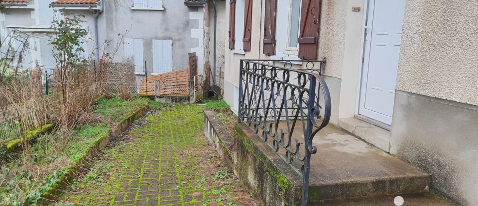 Maison 5 pièces de 91 m² à Chabanais (16150)