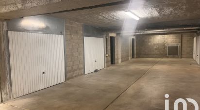 Parking/garage/box de 15 m² à Saint-Cannat (13760)