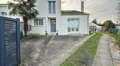 Maison 9 pièces de 159 m² à Saint-Pierre-lès-Nemours (77140)