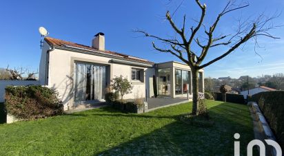 Maison 6 pièces de 130 m² à Les Herbiers (85500)