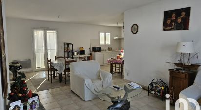 Maison traditionnelle 4 pièces de 83 m² à Saint-Médard-de-Guizières (33230)