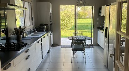 Maison traditionnelle 6 pièces de 236 m² à Montignac (24290)